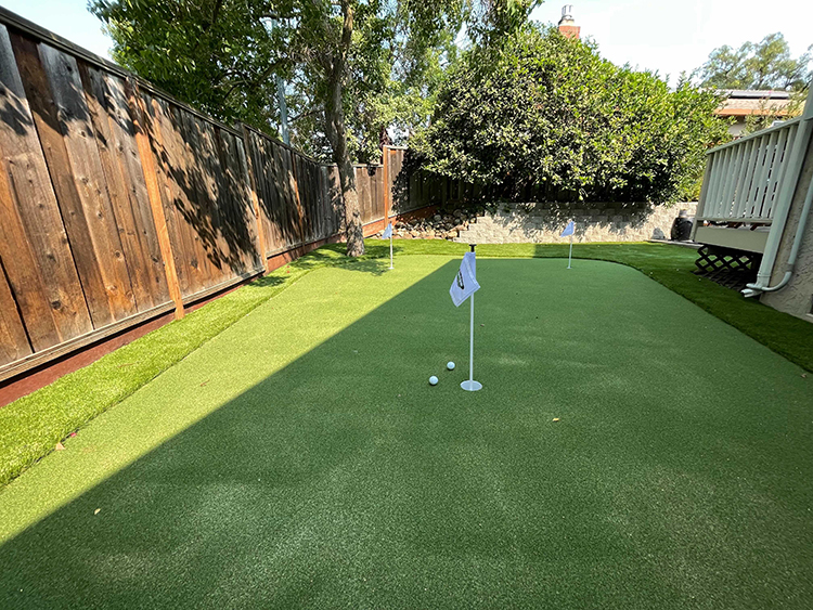 How Does Artificial Grass Create a Long-Lasting Putting Green in Fresno, CA?