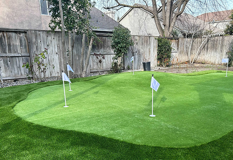 Why Artificial Grass Putting Greens Offer Better Ball Roll than Natural Grass