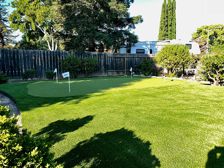 How to Choose the Right Type of Artificial Grass for Your Backyard Putting Green