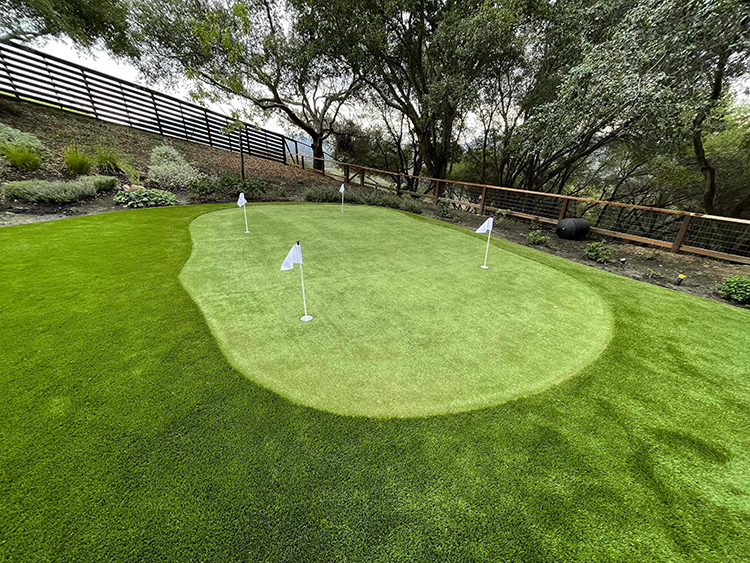 How to Customize Your Backyard Putting Green for Your Skill Level