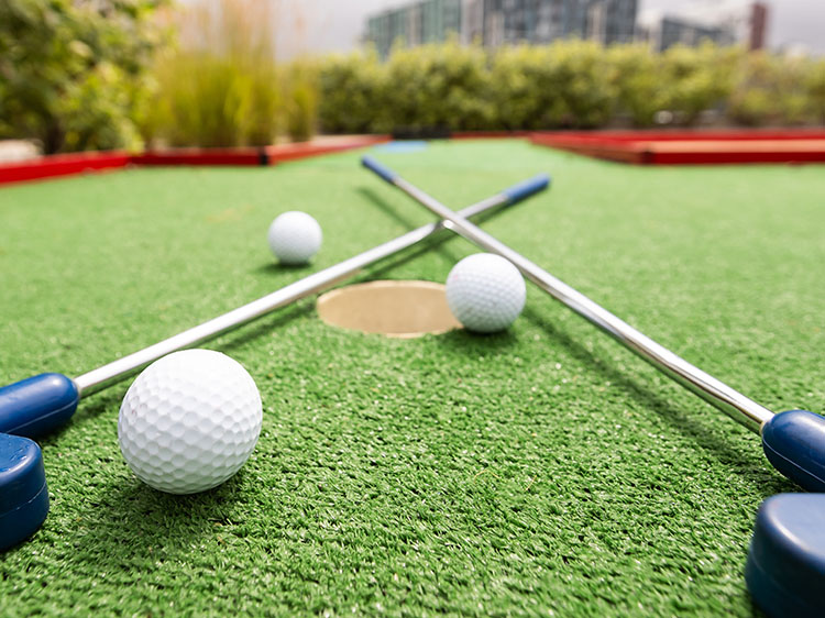 How Backyard Putting Greens Can Improve Your Social Events